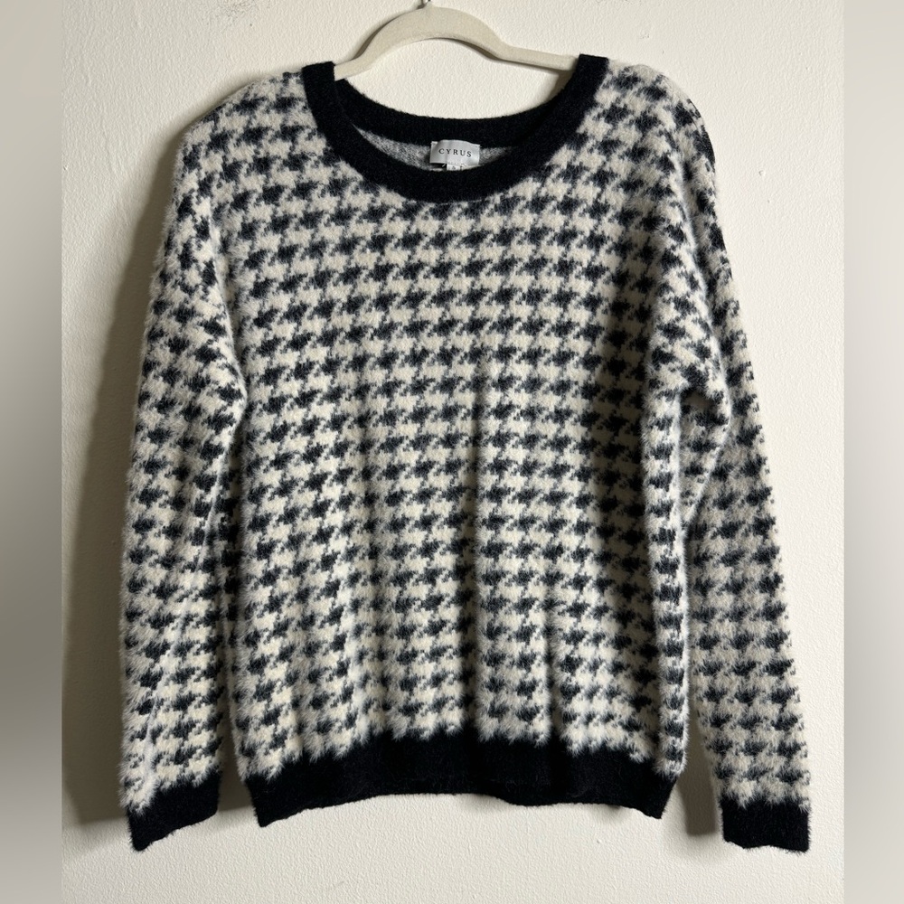 CYRUS black and white houndstooth fluffy sweater